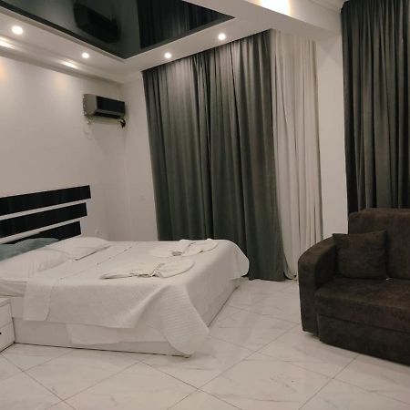 Golden Fish Hotel Batumi Ngoại thất bức ảnh