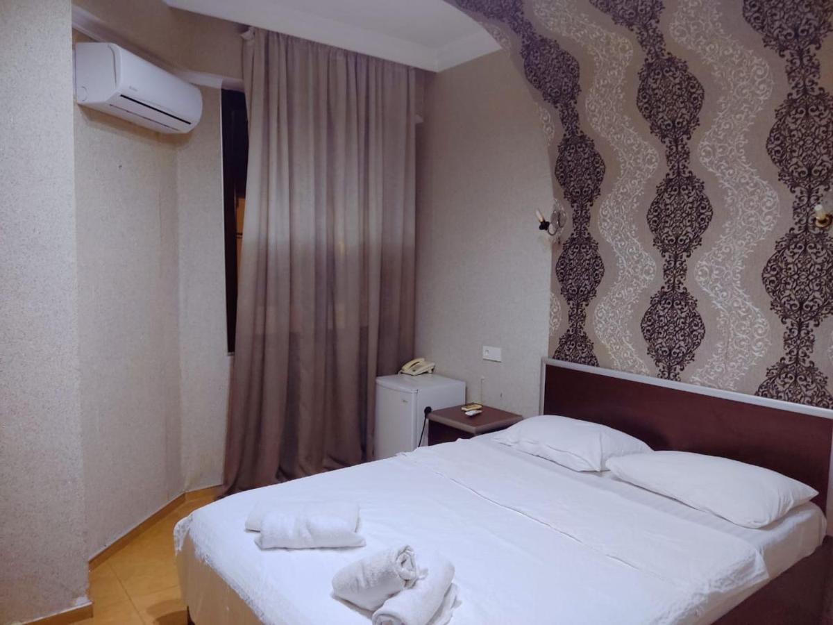 Golden Fish Hotel Batumi Ngoại thất bức ảnh