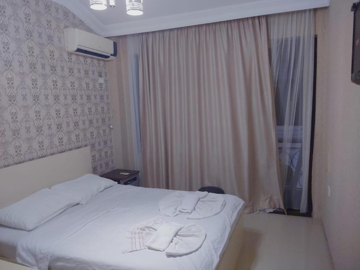 Golden Fish Hotel Batumi Ngoại thất bức ảnh