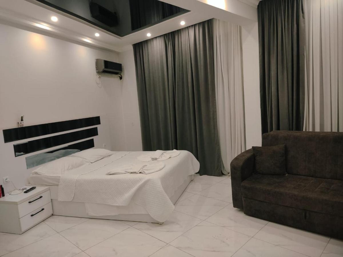 Golden Fish Hotel Batumi Ngoại thất bức ảnh